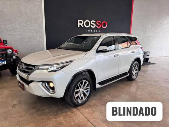 TOYOTA HILUX 2.8 SRX 4X4 CD 16V DIESEL 4P AUTOMÁTICO TOYOTA HILUX 2.8 SRX 4X4 CD 16V DIESEL 4P AUTOMÁTICO